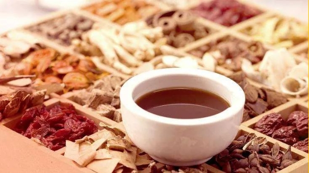 中药估值已得充分调整，建议战略重视板块内部结构性机会